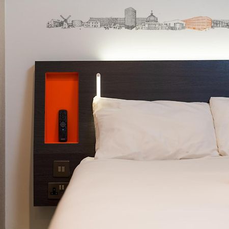 Easyhotel Milton Keynes Exterior foto